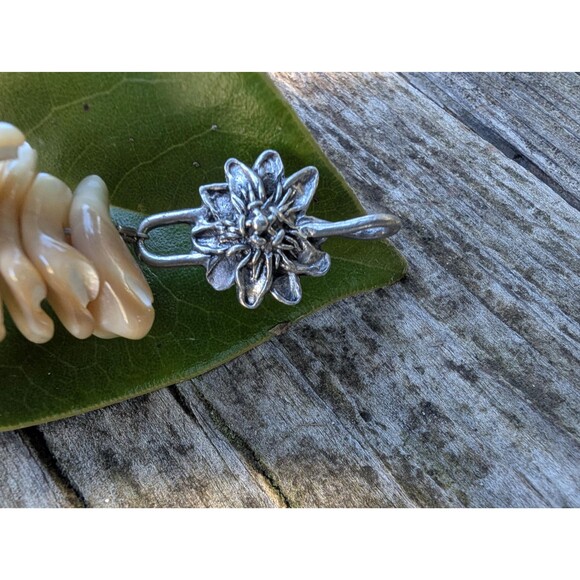 Vintage Shell & Pewter Bracelet - Picture 9 of 11